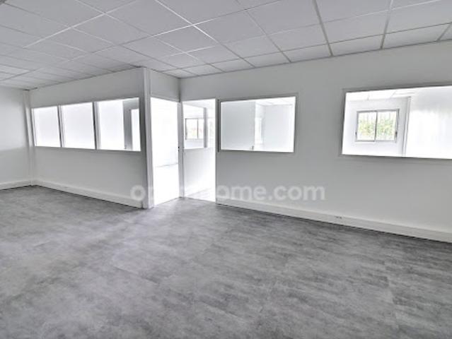 Vente Bureaux 1 pièce 77 m2 Trappes