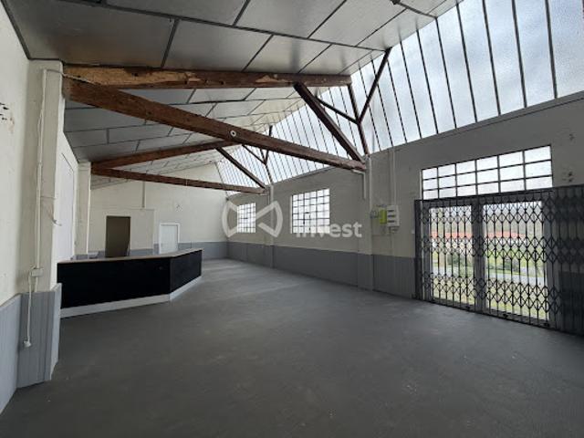 Vente Bureaux 2 pièces 180 m2 Lagarrigue