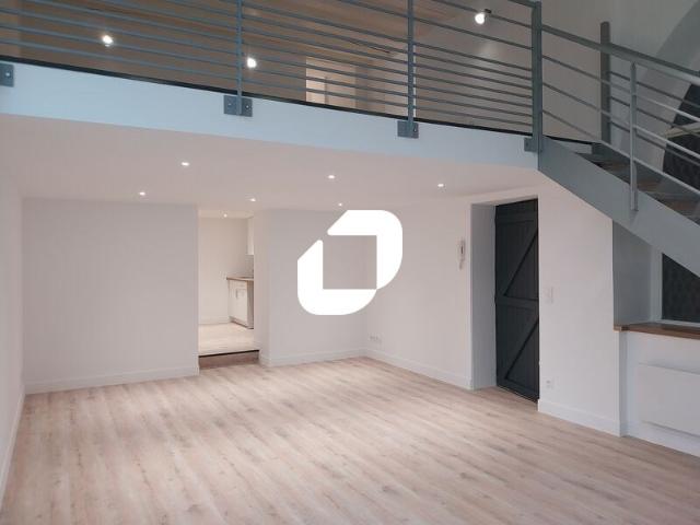 Vente bureau Nantes centre RDC, tramway et bus Médiathèque
