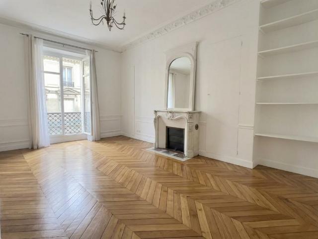 Vente bureau Paris 8 Proche gare Saint Lazare et métros Liège Europe