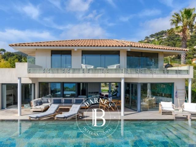 Vente Carqueiranne – Villa contemporaine avec vue mer et accès à la mer à pieds