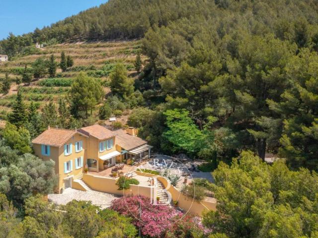VENTE CASSIS PROPRIÉTÉ 280 M² TERRAIN 4 500 M² VUE MER