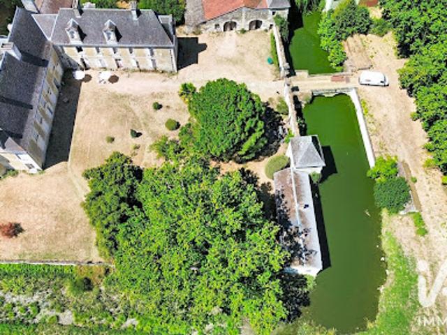 Vente Château 16 pièces 600 m2 Saint Genest d'Ambière