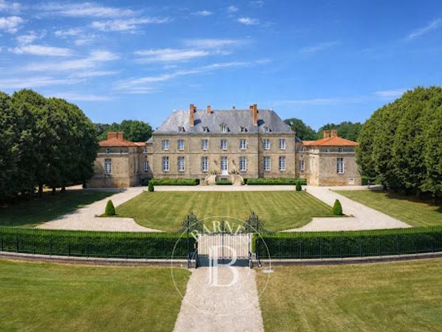 Vente Château 18 pièces 900 m2 Nantes