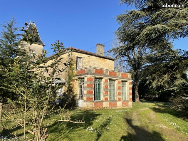 Vente | Château | 11p | 6ch | 550 m² | Arveyres | Piscine
