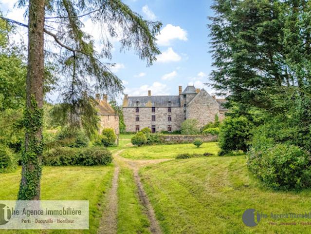 Vente Château 13 pièces 1358 m2 Plouguiel