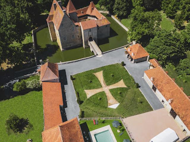 Vente Château 13 pièces 1900 m2 Vichy