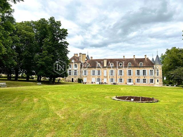 Vente Château 36 pièces 1500 m2 Avallon