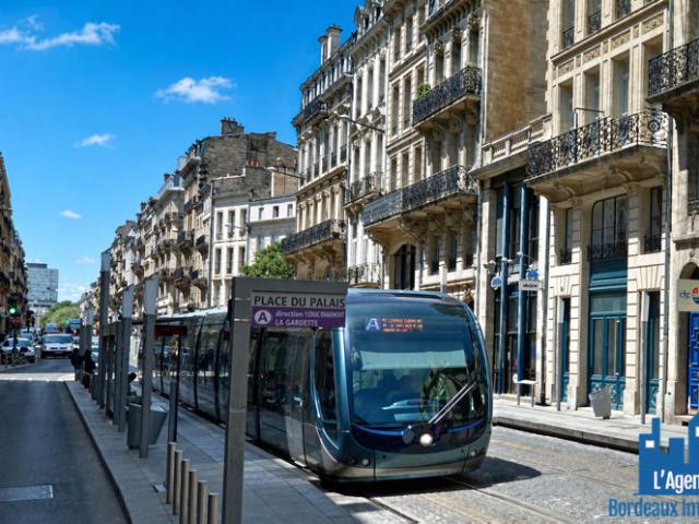 BORDEAUX HÔTEL DE VILLE APPARTEMENT DE TYPE 3 DE 132 M². Benoît TREMENT O6 51 26 22 32