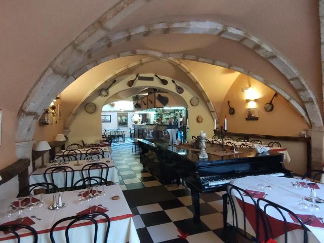 Vente de Fond Commerce Restaurant de 88 couverts avec 20 couverts extérieur 202m2