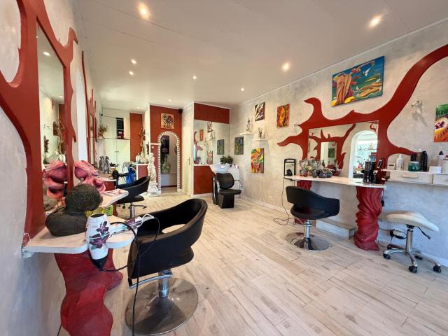 Vente de mur commerciaux SALON DE COIFFURE PORT CAMARGUE