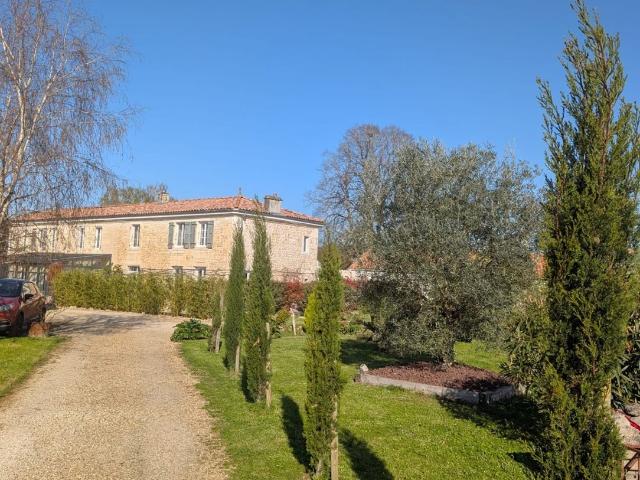 Vente Demeure 20 pièces 600m² Saint Simon de Pellouaille