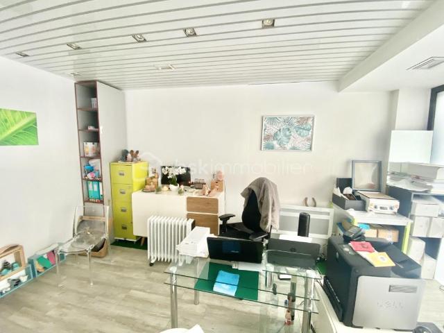Vente des murs d'un local commercial avec bail en cours