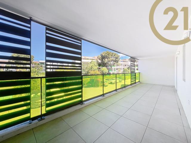 VENTE EN EXCLUSIVITE SAINT RAPHAËL DEUX PIECES AVEC PARKING RESIDENCE AVEC PISCINE