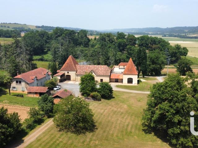 Vente Domaine 10 pièces 270m² Aurions Idernes