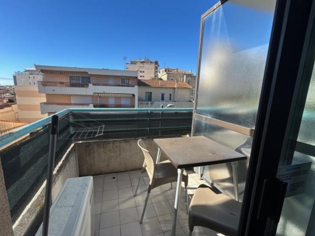 VENTE d'un appartement T1 19 m² au 3ème étage à Cannes, avec terrasse et orientation sud ouest