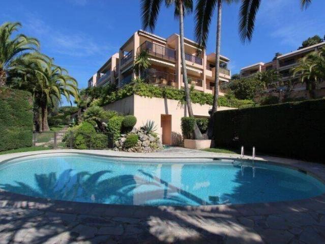 VENTE d'un appartement T6 187 m² Carrez au CANNET VUE MER