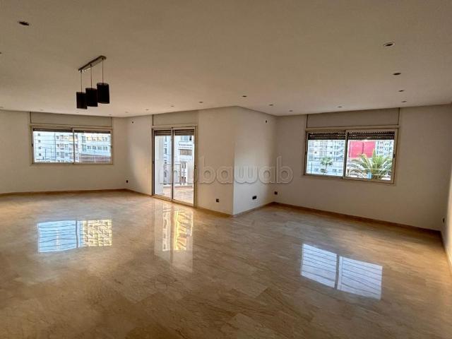 Vente d'un bel appartement à Anfa. 3 pièces confortables. Parking et ascenseur