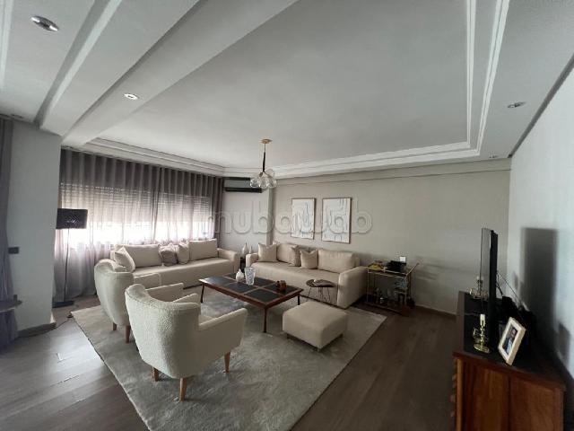 Vente d'un bel appartement à Gauthier. 2 chambres agréables. Service de concierge, cheminée
