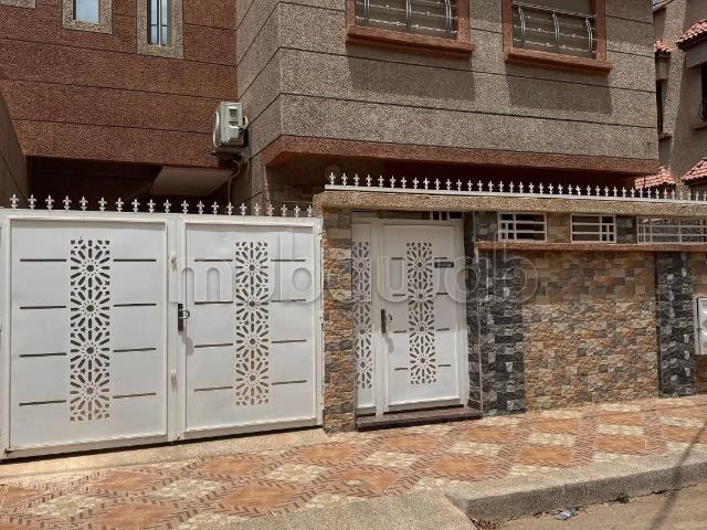 Vente d'un bel appartement à Hay el Qods. Surface totale 125 m². Bien meublé