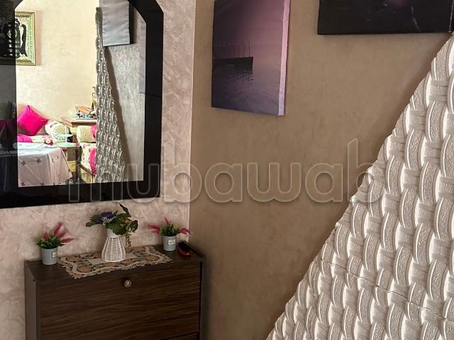 Vente d'un bel appartement à Hanaa 1. Surface de 50 m². Climatisation
