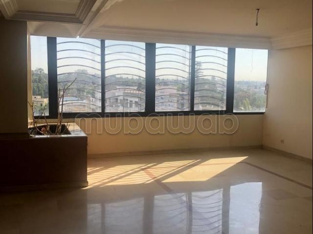Vente d'un bel appartement à Hermitage. 4 chambres. Porte blindée, salon marocain traditionnel