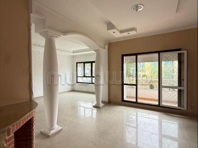 Vente d'un bel appartement à Iberie. 3 chambres. Fenêtres double vitrage et chauffage central