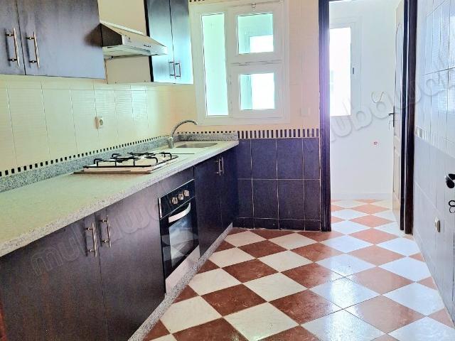 Vente d'un bel appartement à Marjane. 3 grandes pièces. Ascenseur et terrasse
