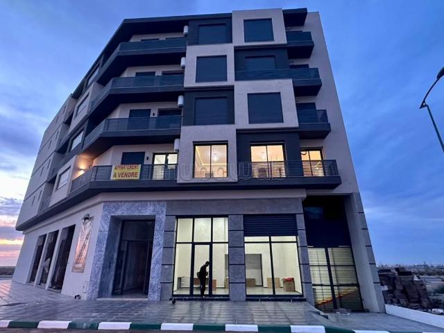 Vente d'un bel appartement à Victoria. Surface de 101 m². Résidence avec concierge