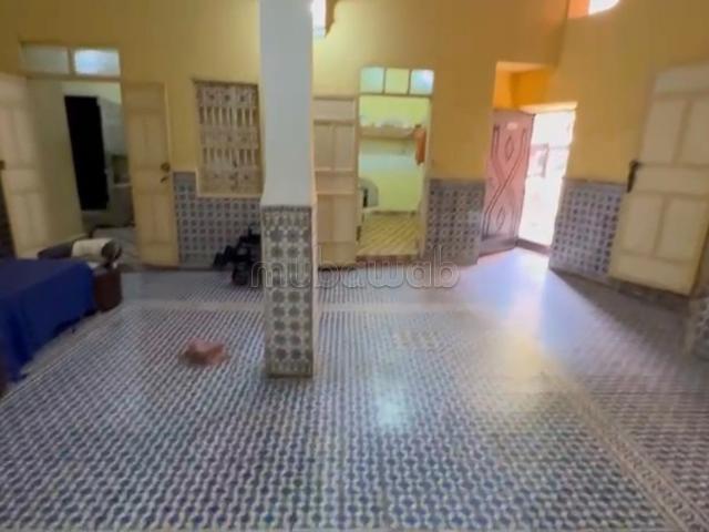 Vente d'un superbe riad titrée à Moulay Lyazid. 6 chambres agréables. Salon Marocain, sécurité