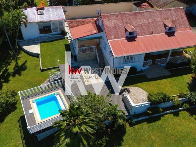 VENTE d'une maison T7 170 m² à BOUILLANTE
