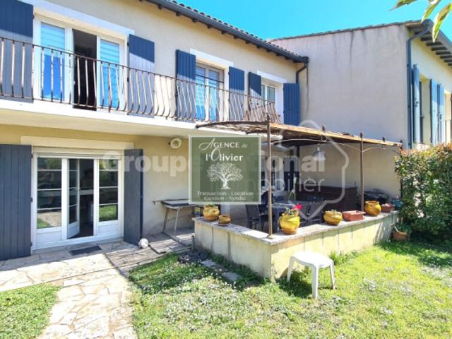 Vente d'une maison avec local professionnel terrain paysagé