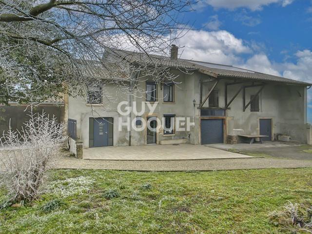 VENTE d'une ancienne ferme de 7 pièces 240 m² à Ruy Montceau