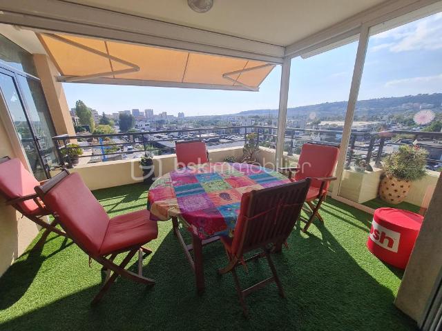 Vente en viager occupé: Appartement de 4 pièces en dernier étage + terrasses 56 m2 + 2 garages