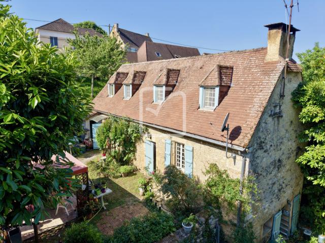 Vente en VIAGER OCCUPE: Charmante maison de village sur plu