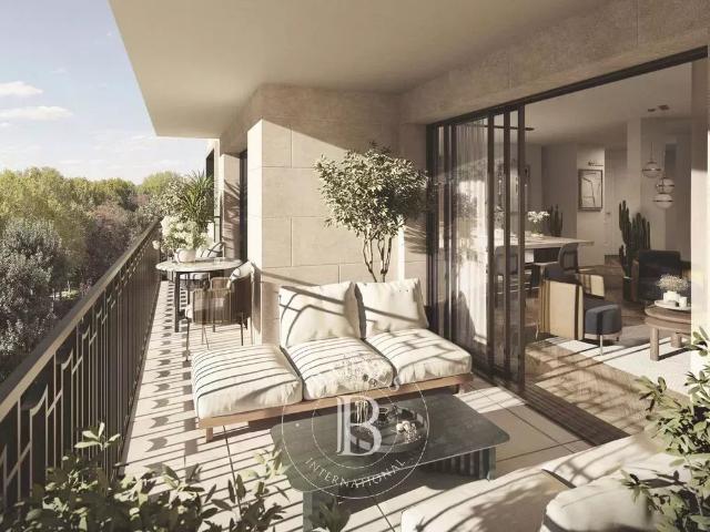 Vente en état futur d'achèvement Etage élevé 5 pièces traversant Balcons Double parking et cave Résidence de grand standing Neuilly Sur Seine