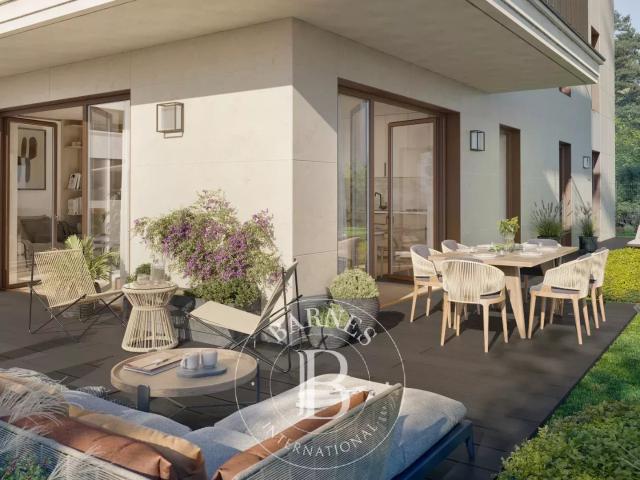 Vente en état futur d'achèvement 5 pièces traversant avec terrasse et double jardin au calme 2 parkings Neuilly Sur Seine