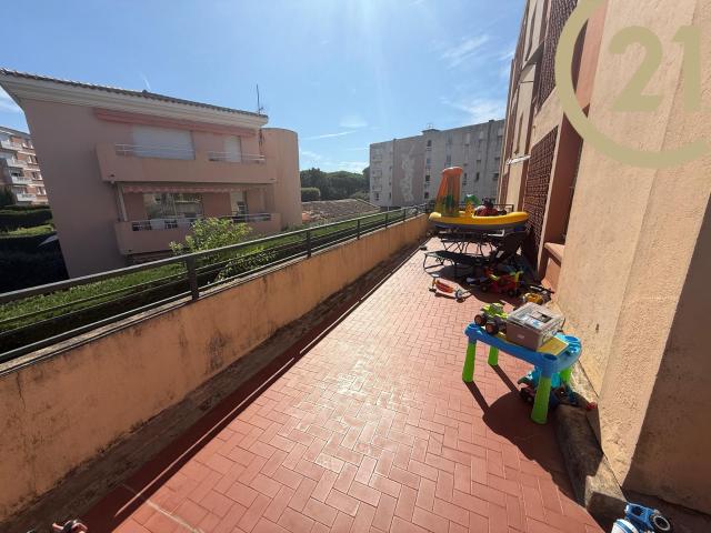 VENTE EN EXCLUSIVITE FREJUS PLAGE 4 PIECES DE 72.96 M2 EN RDJ AVEC TERRASSE DE 26M2
