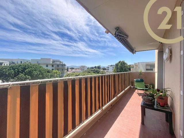 VENTE EN EXCLUSIVITE FREJUS PLAGE APPARTEMENT 3 PIECES EN ETAGE ELEVE AVEC PARKING ET CAVE