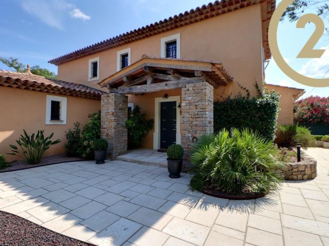 VENTE LES ARCS Villa 5 pièces de 167m2 avec piscine sur un terrain de 800m2