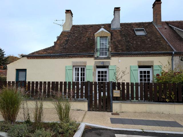SOUS COMPROMIS Vente en exclusivité – Maison ancienne typique avec jardin dans le centre de Vitry aux Loges
