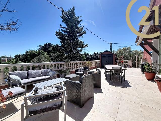 VENTE EN EXCLUSIVITÉ SAINT AYGULF RARE sur le secteur appartement 3 pièces de 79.31m2 avec terrasse