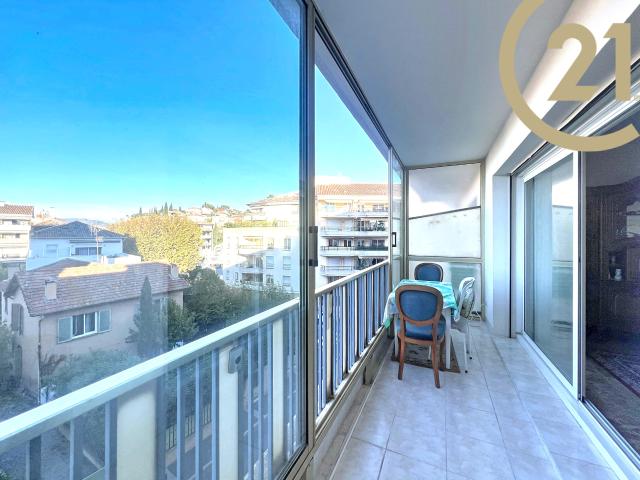 VENTE EN EXCLUSIVITE SAINT RAPHAËL CENTRE Appartement 3 pièces de 64.91m2 avec cave et parking couvert