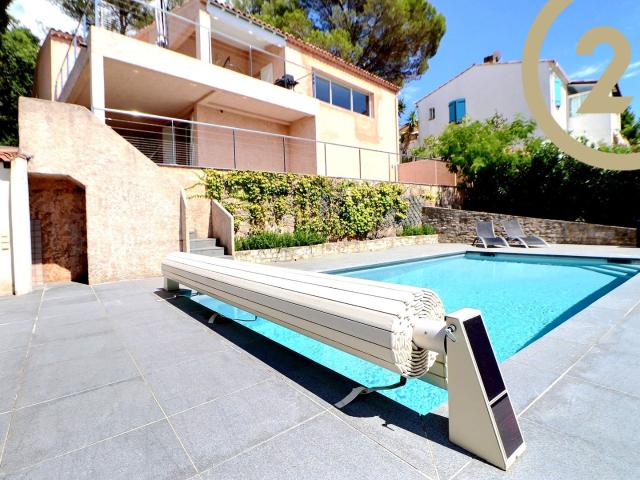 VENTE EN EXCLUSIVITE SAINT RAPHAËL VALESCURE VILLA 5 PIECES DE 121M2 AVEC PISCINE ET VUE DEGAGEE