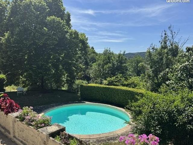 Vente ensemble de 2 maisons, 2 et 3 chambres. 6000m2 de terrain et piscine