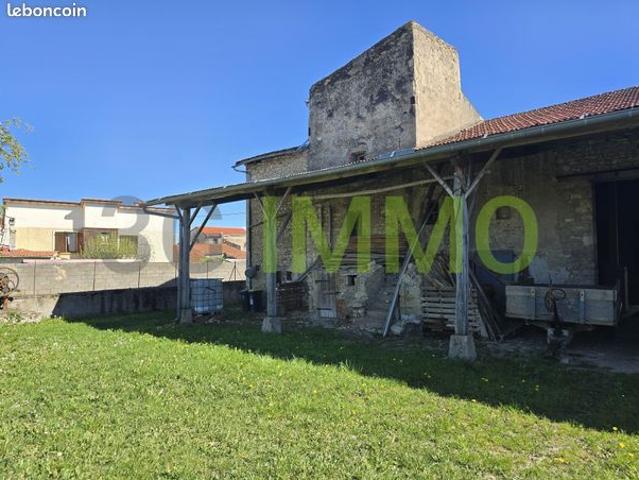 Vente / ensemble immobilier / maison, granges et dépendances / Moissat