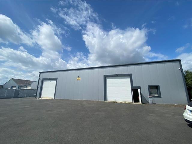Vente entrepôt Saint Germain Laval 77 Accès gros porteurs