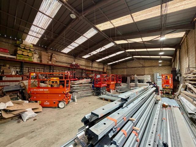 Vente entrepôt Saint Soupplets 3 lots indépendants