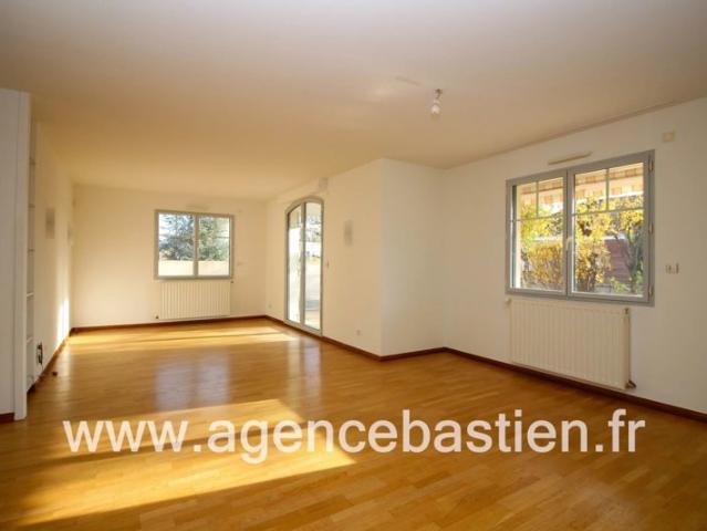 VENTE EXCLUSIVE T4 DE 105 m2 EN REZ DE JARDIN PROCHE CEN