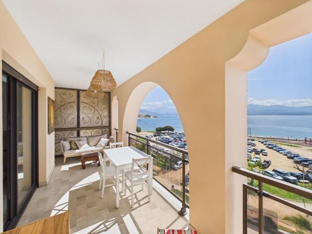 VENTE F1 AVEC TERRASSE ET VUE MER PLACE MIOT